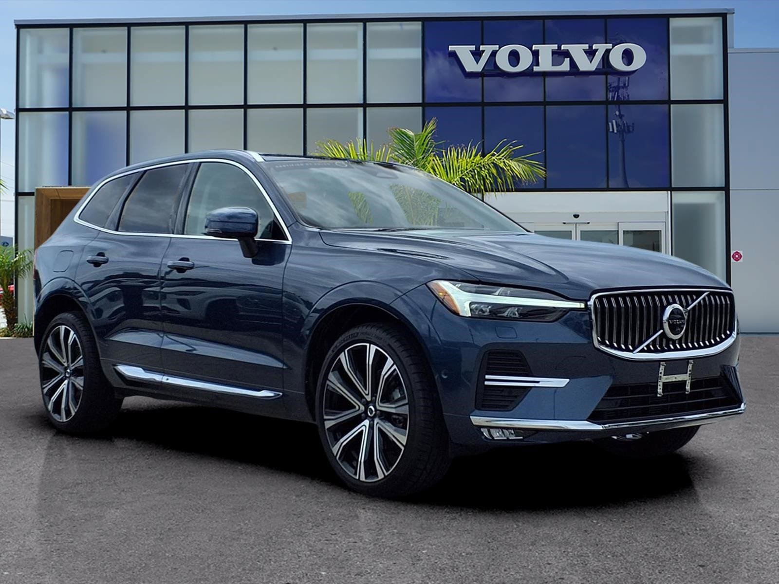 Certified 2023 Volvo XC60 B5 Ultimate w/ Climate Package