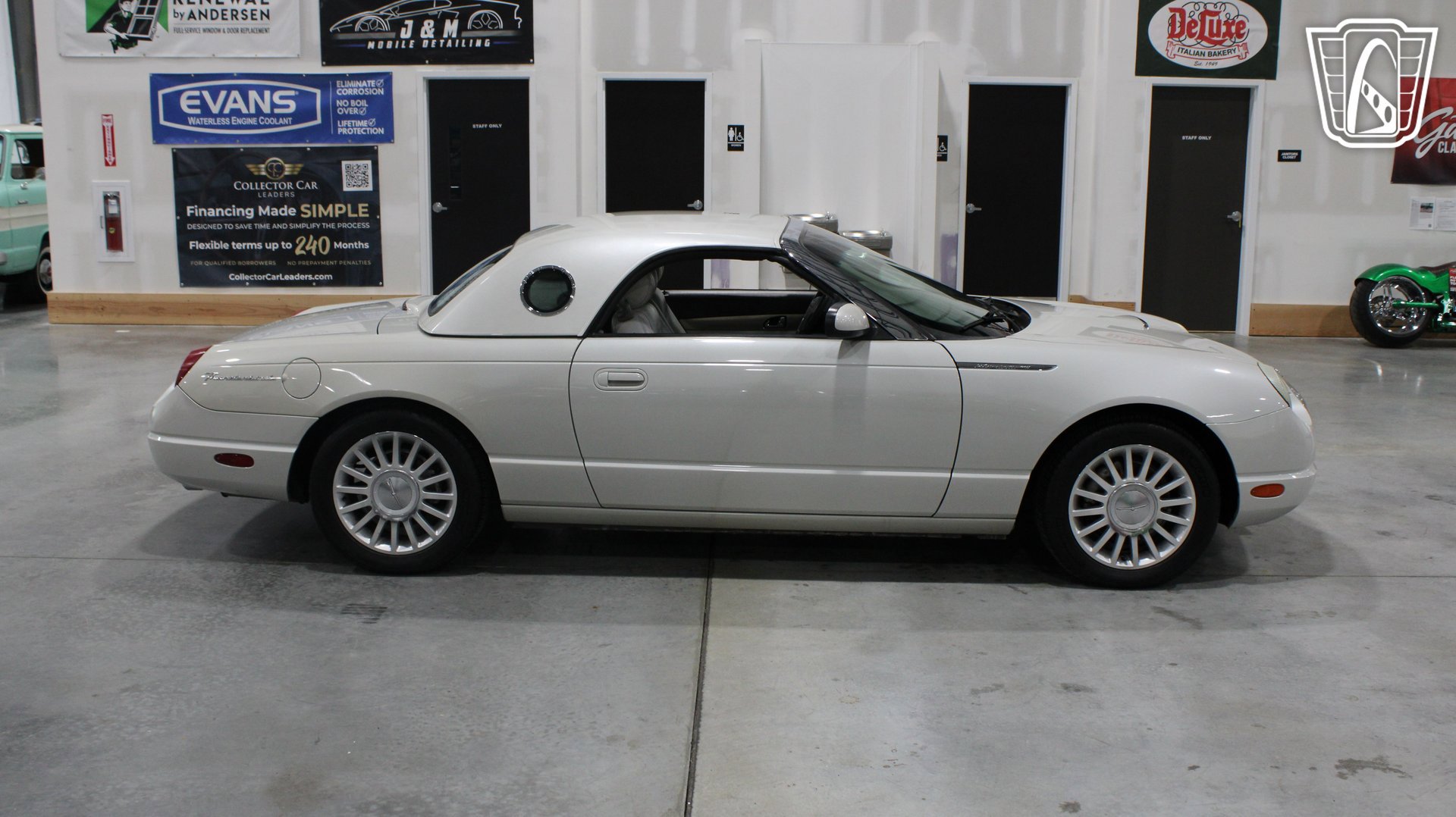 Used 2005 Ford Thunderbird 50th Anniversary RWD image 21