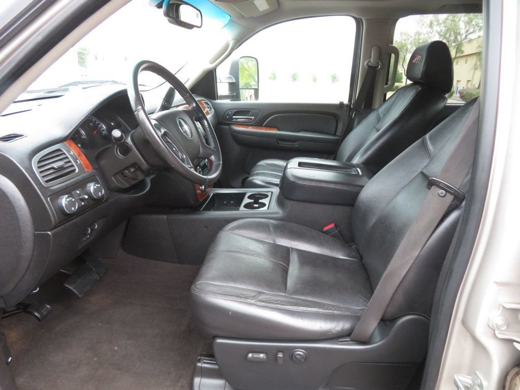Used 2008 Chevrolet Silverado 2500 LTZ w/ Safety Package AWD/4WD image 19