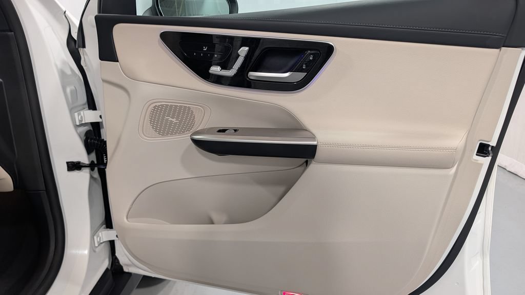 Used 2024 Mercedes-Benz GLC 300 4MATIC image 21