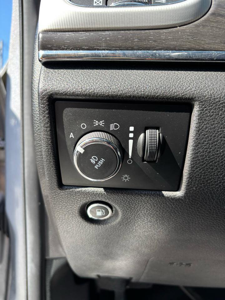 Used 2018 Jeep Grand Cherokee Limited image 10