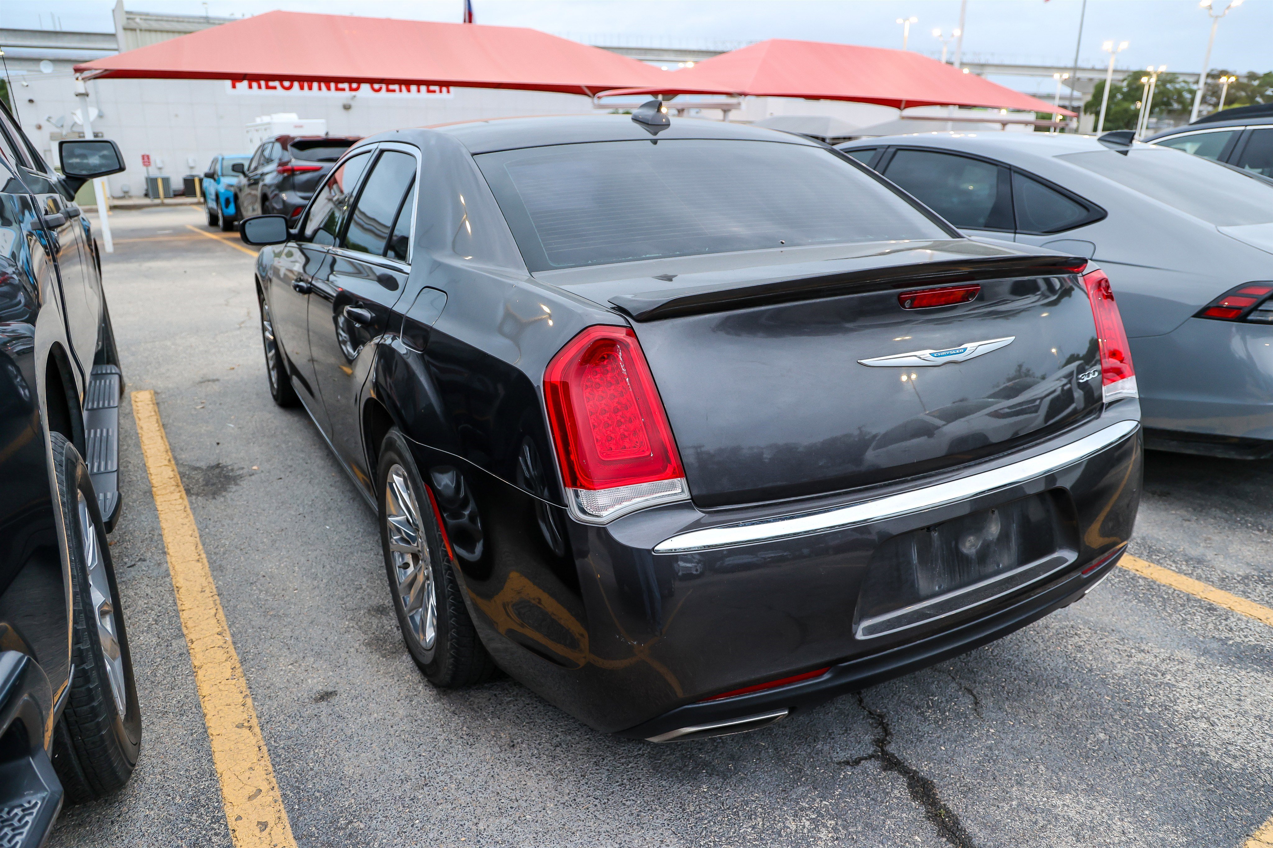 Used 2021 Chrysler 300 Touring w/ Driver Convenience Group image 10