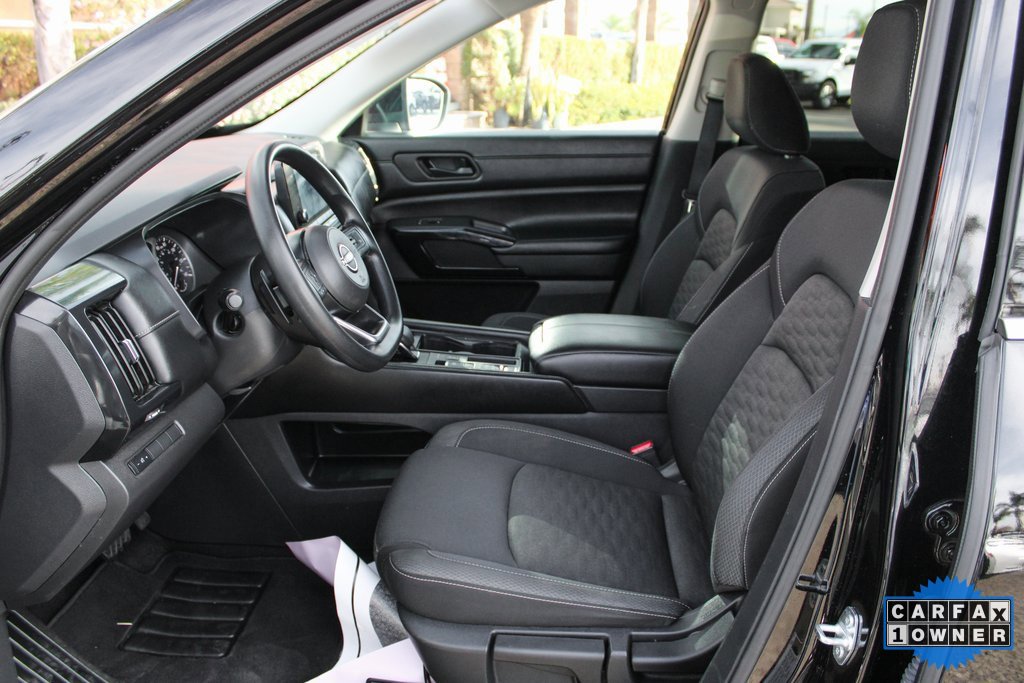 Used 2024 Nissan Pathfinder S image 16