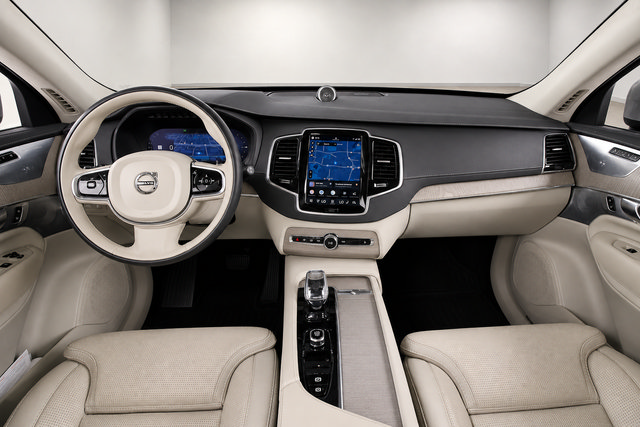 Certified 2024 Volvo XC90 T8 Ultimate w/ Lounge Package AWD/4WD image 8