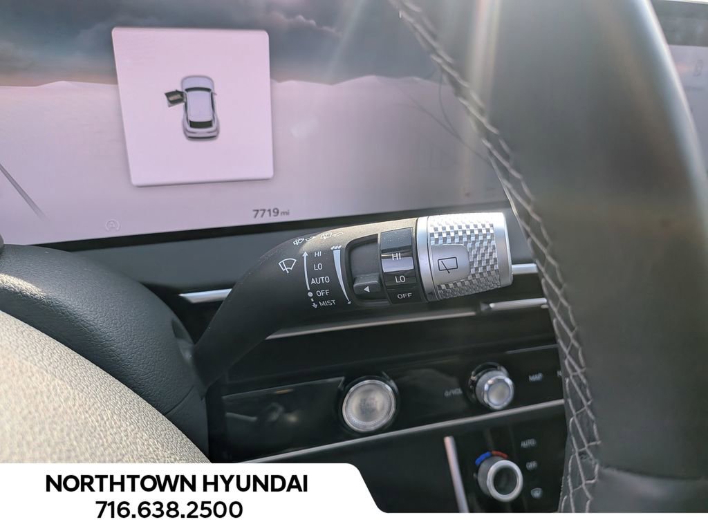 Used 2026 Genesis GV70 2.5T Select image 28