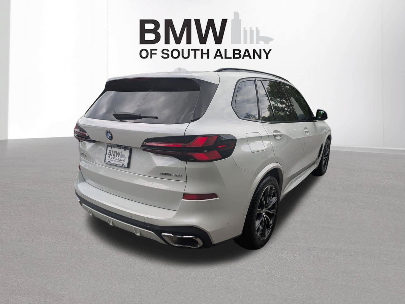 Used 2024 BMW X5 xDrive40i w/ M Sport Package AWD/4WD image 5