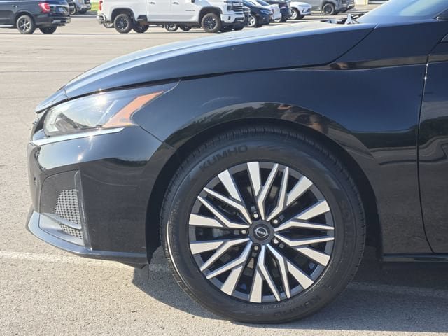 Used 2025 Nissan Altima 2.5 SV FWD image 8