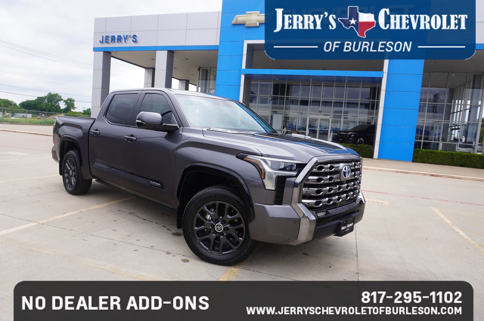Used 2024 Toyota Tundra Platinum AWD/4WD image 1