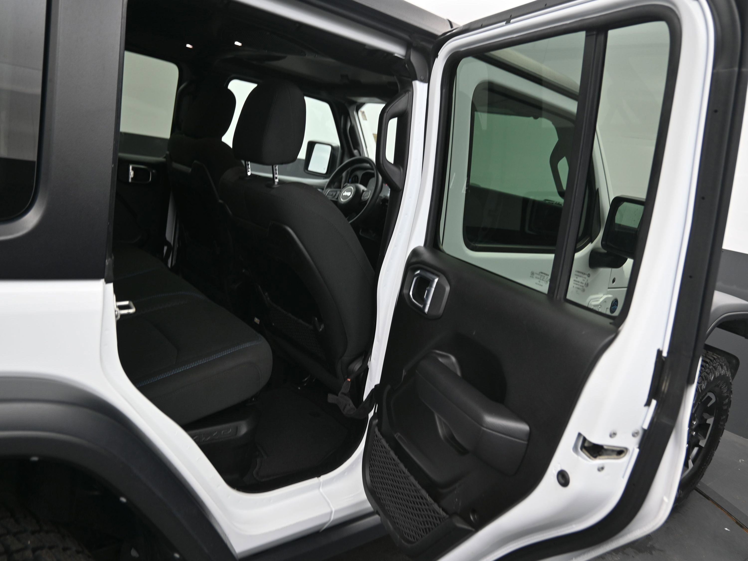 Used 2024 Jeep Wrangler Unlimited Rubicon 4xe image 12