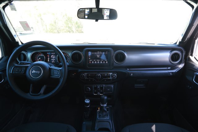 Used 2023 Jeep Gladiator Willys AWD/4WD image 29