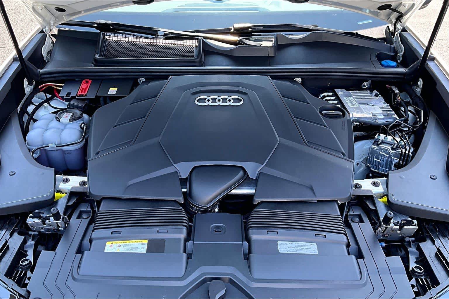 Used 2025 Audi Q8 Premium Plus AWD/4WD image 32