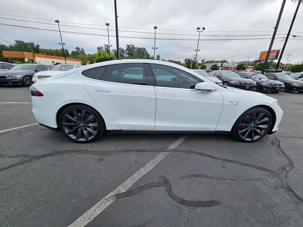 Used 2015 Tesla Model S 70D image 6