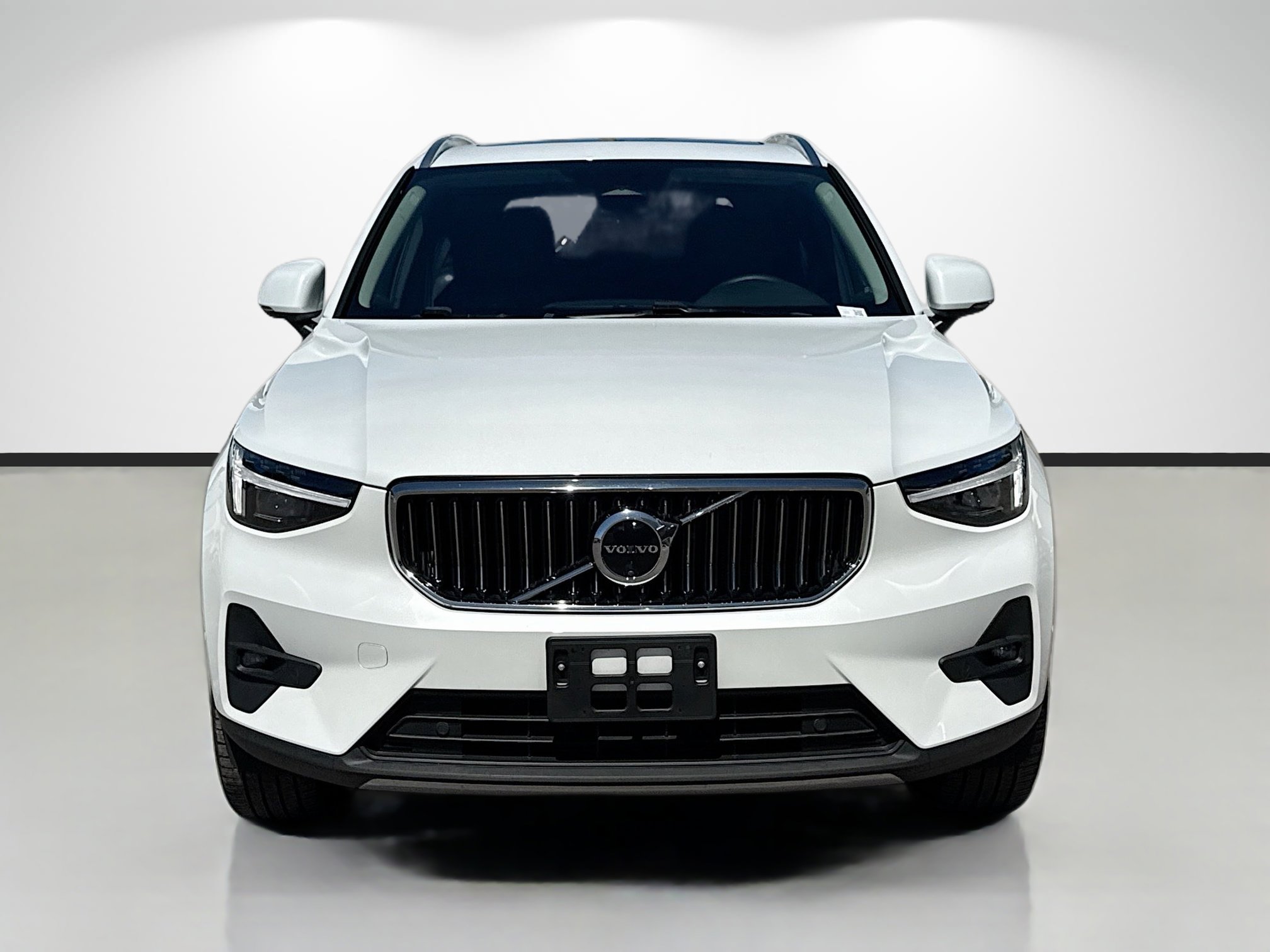 Used 2025 Volvo XC40 B5 Ultra image 8