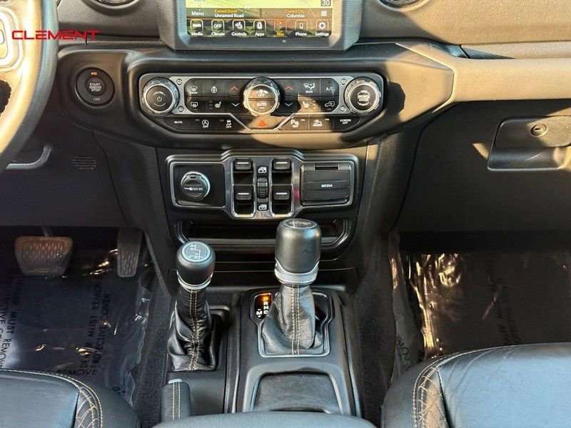 Used 2022 Jeep Wrangler Unlimited Sahara AWD/4WD image 19