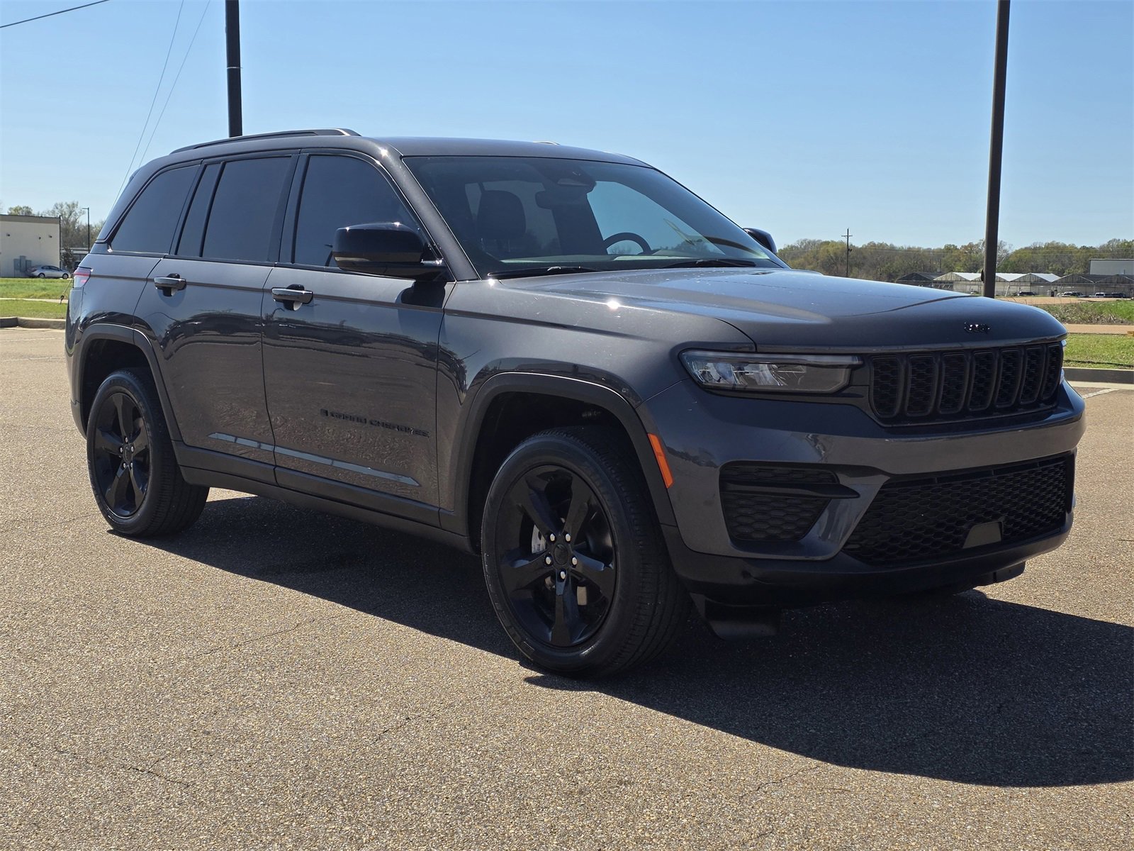 Used 2024 Jeep Grand Cherokee Altitude image 2