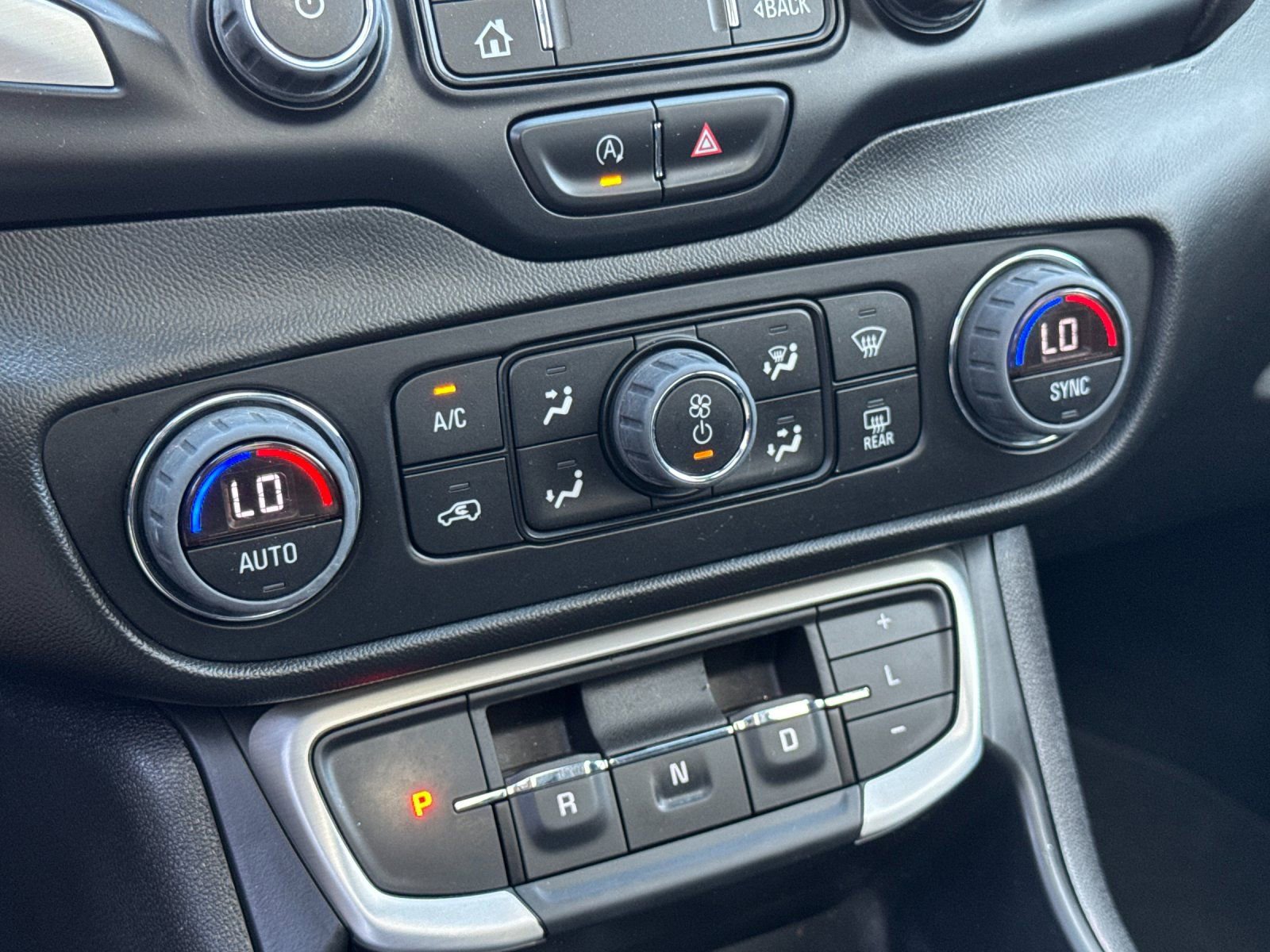 Used 2023 GMC Terrain SLE w/ Driver Convenience Package image 22