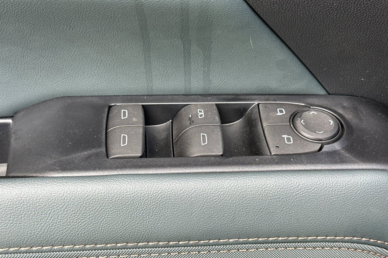New 2026 GMC Terrain AT4 w/ Convenience Package III AWD/4WD image 11