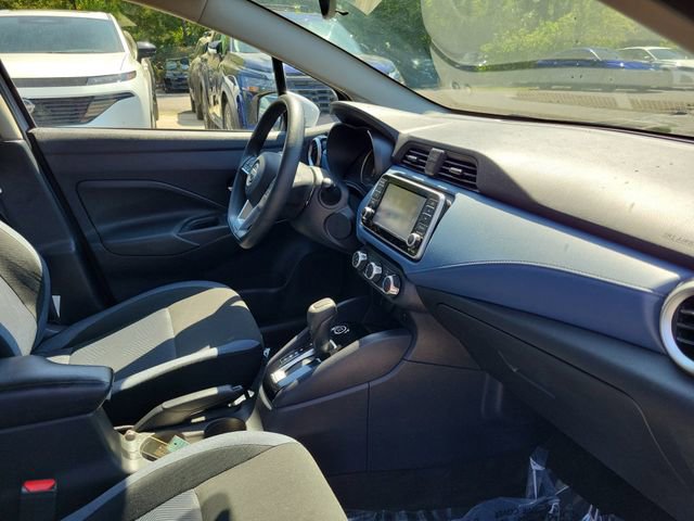 Used 2025 Nissan Versa SV image 29