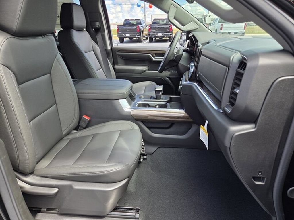 New 2026 Chevrolet Silverado 1500 LT w/ Leather Package RWD image 18