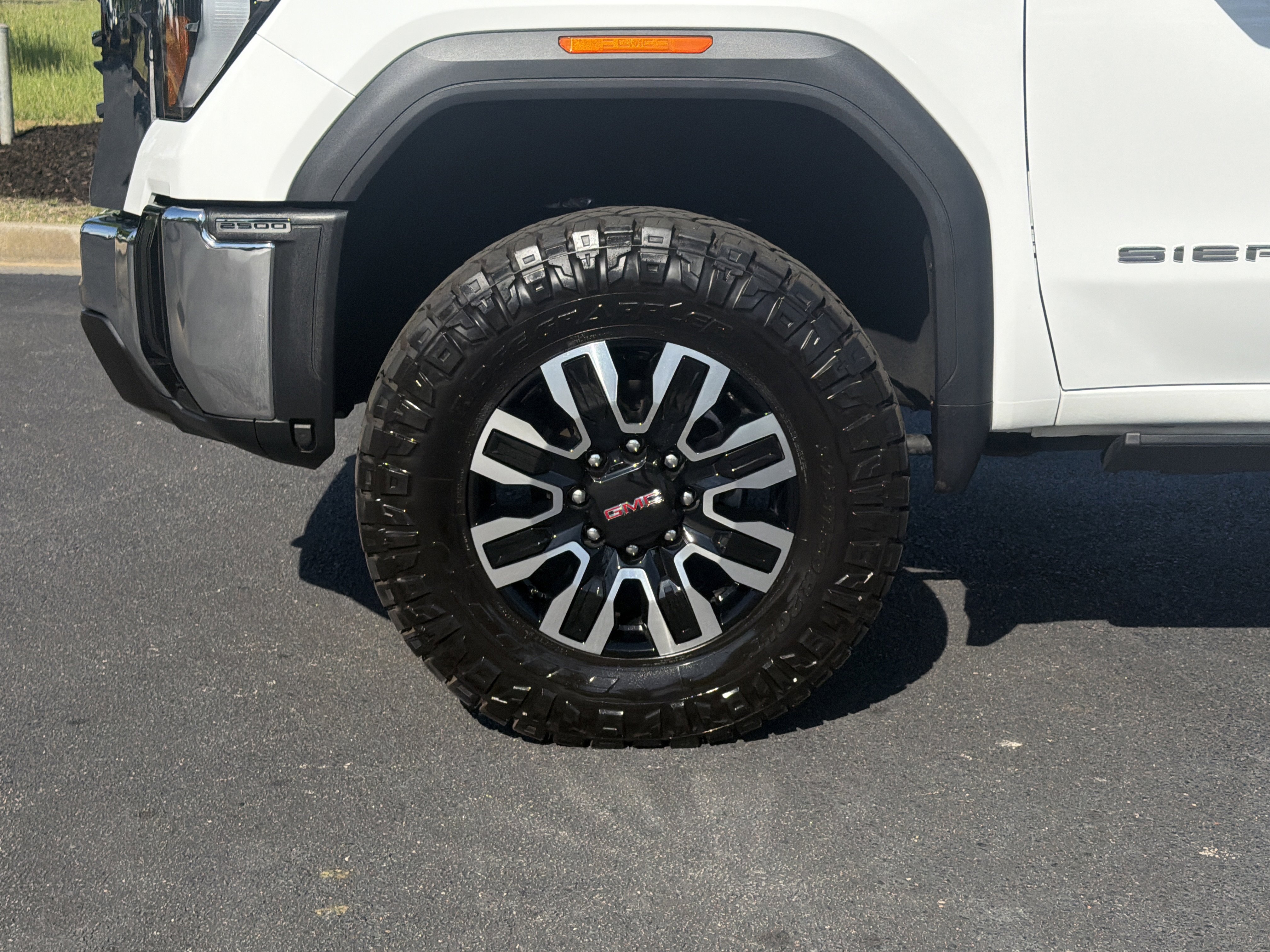 Used 2025 GMC Sierra 2500 SLT AWD/4WD image 32