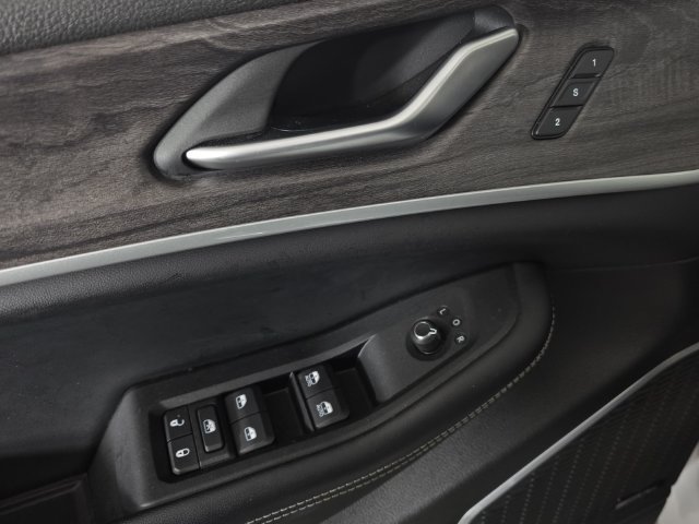 Used 2023 Jeep Grand Cherokee 30th Anniversary AWD/4WD image 22
