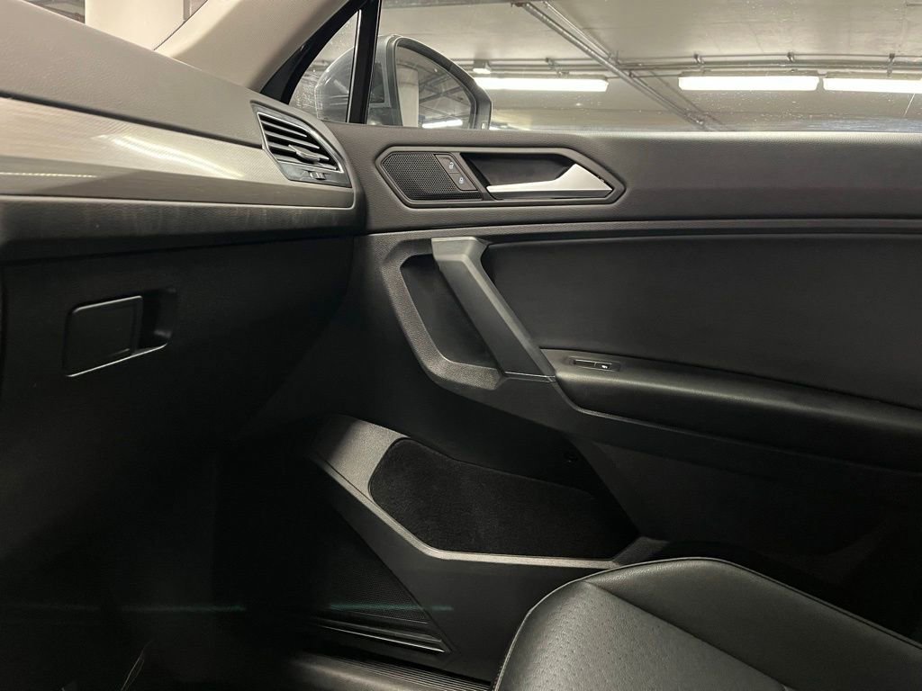 Used 2020 Volkswagen Tiguan SE image 31
