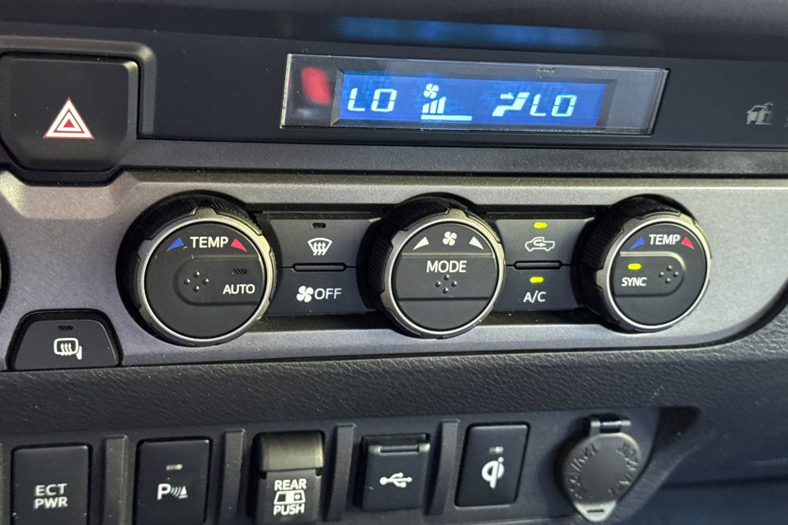 Used 2022 Toyota Tacoma TRD Sport w/ Technology Package AWD/4WD image 27