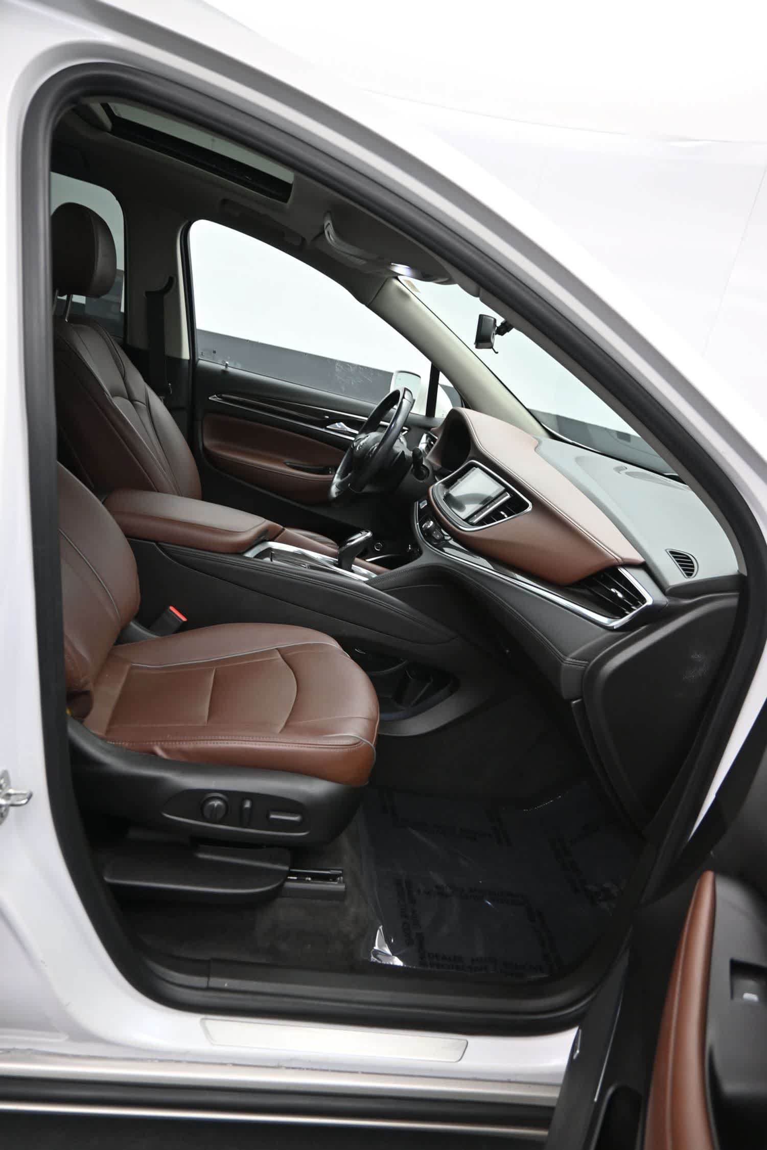 Used 2019 Buick Enclave Avenir w/ Avenir Technology Package AWD/4WD image 11