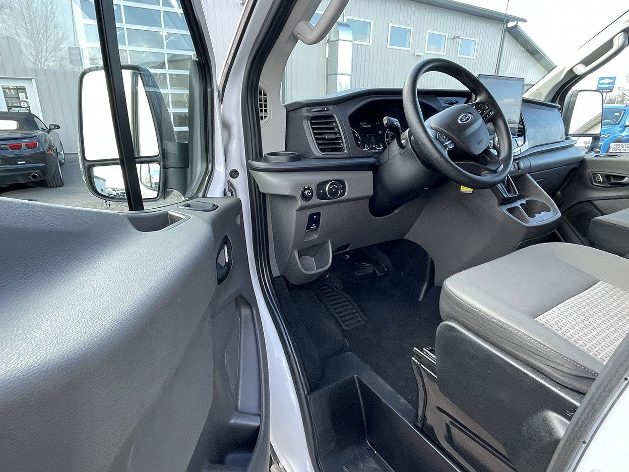 Used 2024 Ford Transit 350 XLT image 22