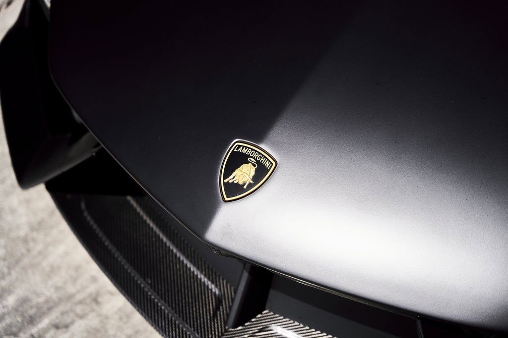 Used 2025 Lamborghini Revuelto image 11