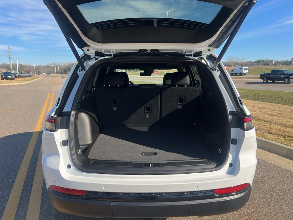 New 2025 Jeep Grand Cherokee Limited w/ Luxury Tech Group II AWD/4WD image 9