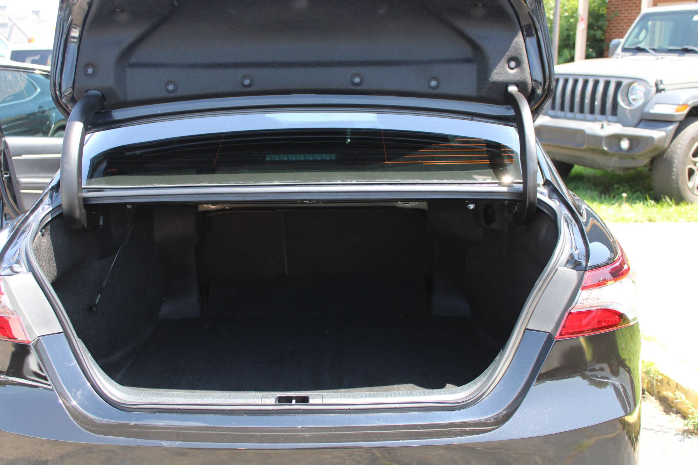 Used 2023 Toyota Camry LE FWD image 19