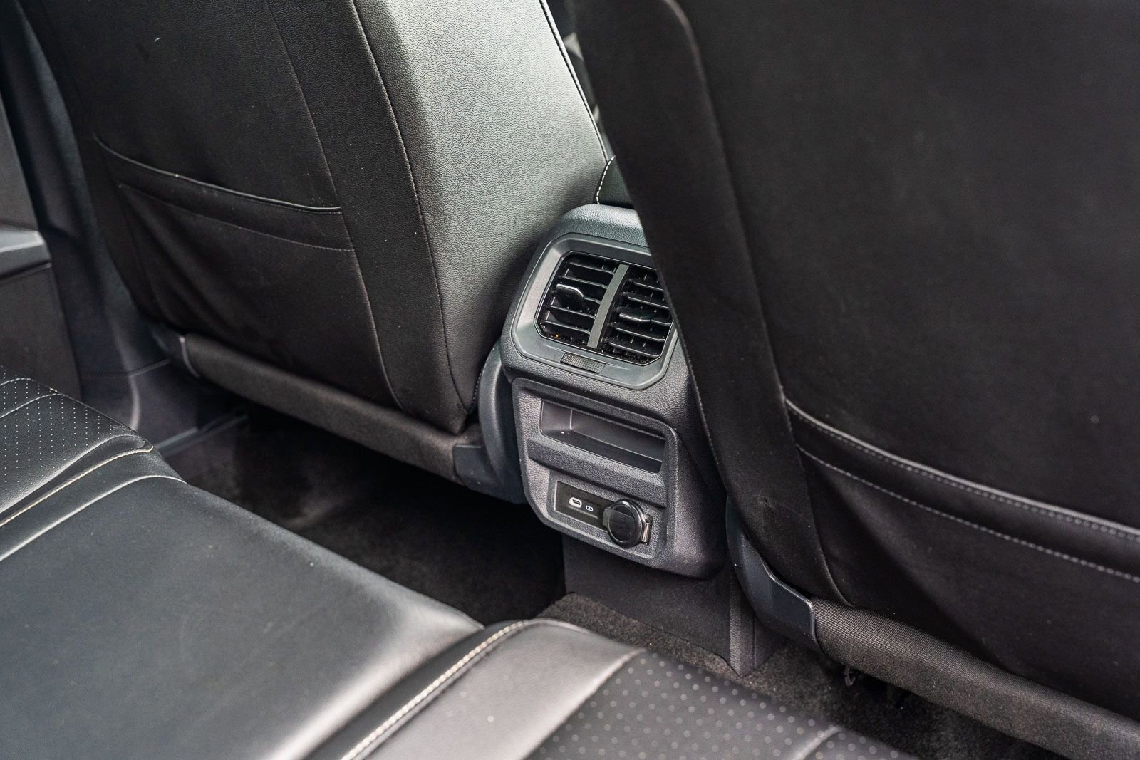 Used 2024 Volkswagen Tiguan SE R-Line image 15