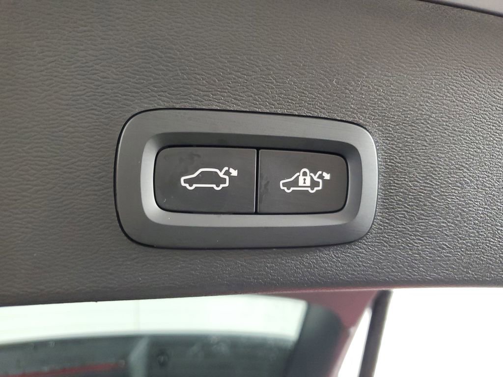 Used 2026 Volvo XC40 B5 Ultra w/ Protection Package Premier image 12