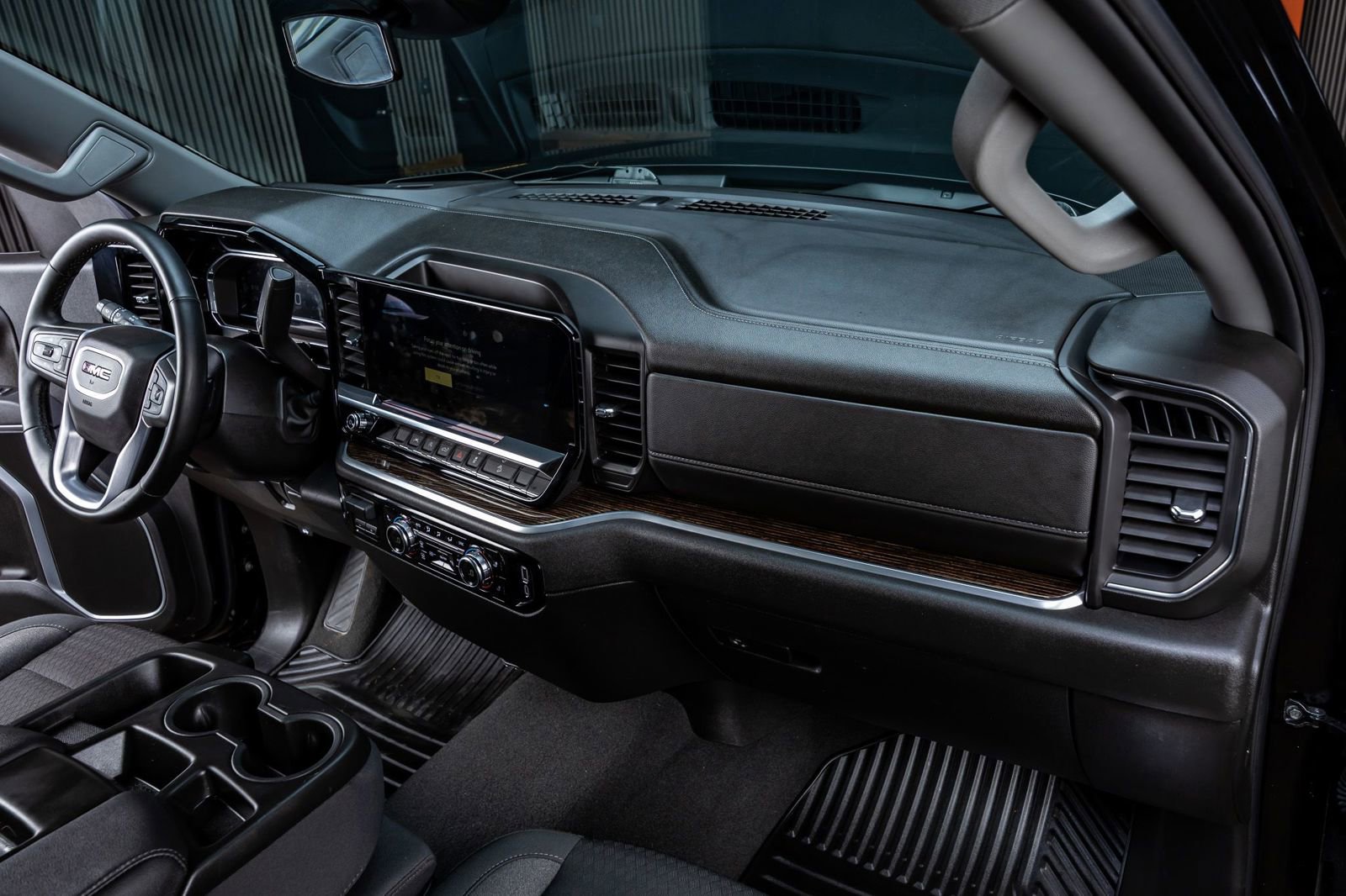 Used 2025 GMC Sierra 1500 SLE w/ X31 Off-Road Package image 17