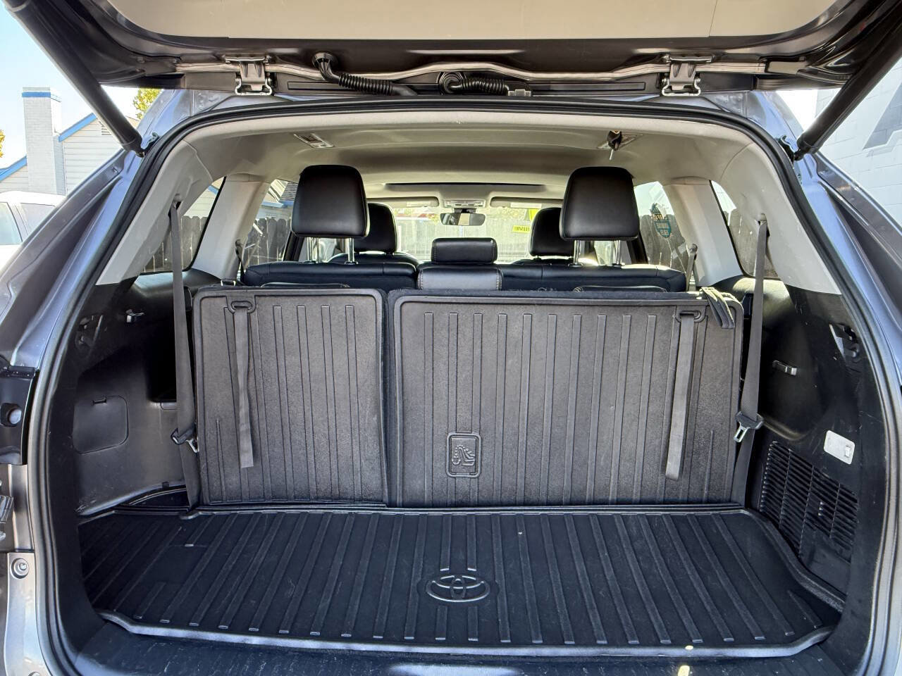 Used 2017 Toyota Highlander XLE image 18