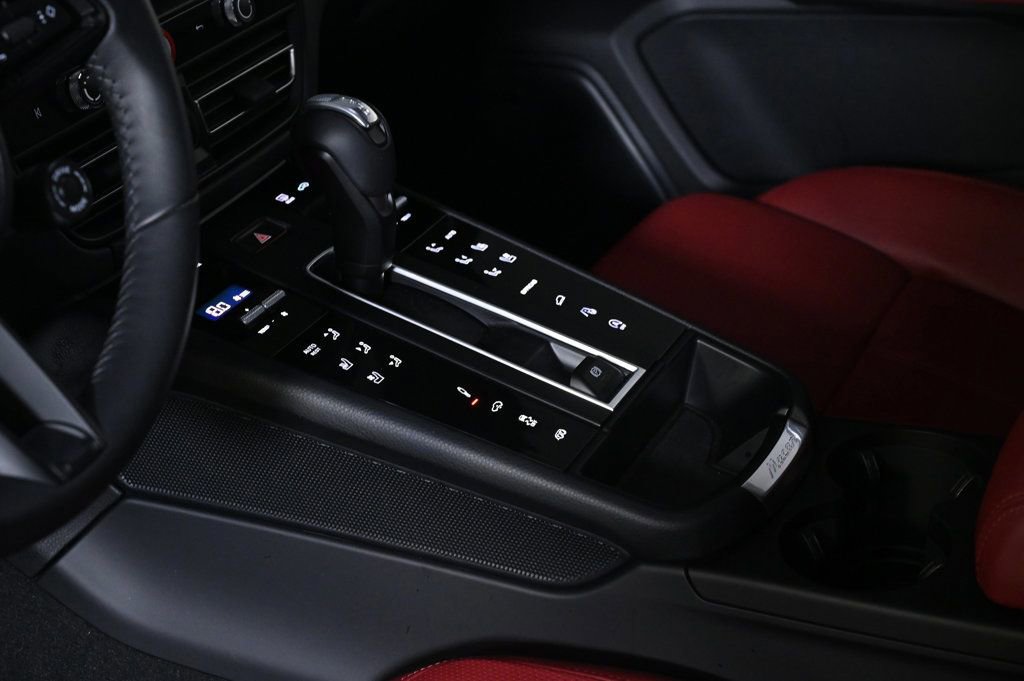 Certified 2025 Porsche Macan Turbo image 21