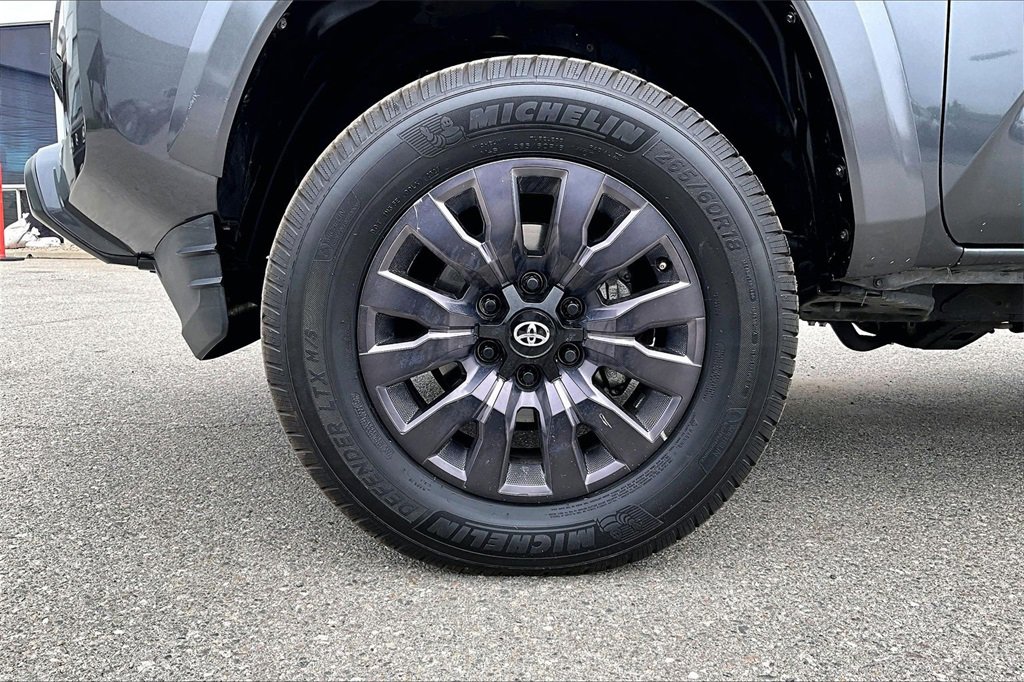 Used 2022 Toyota Tacoma Limited image 35