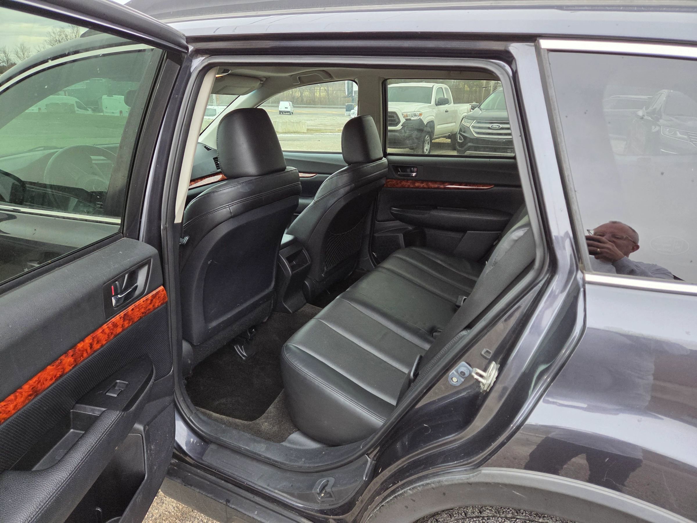 Used 2011 Subaru Outback 3.6R Limited image 11