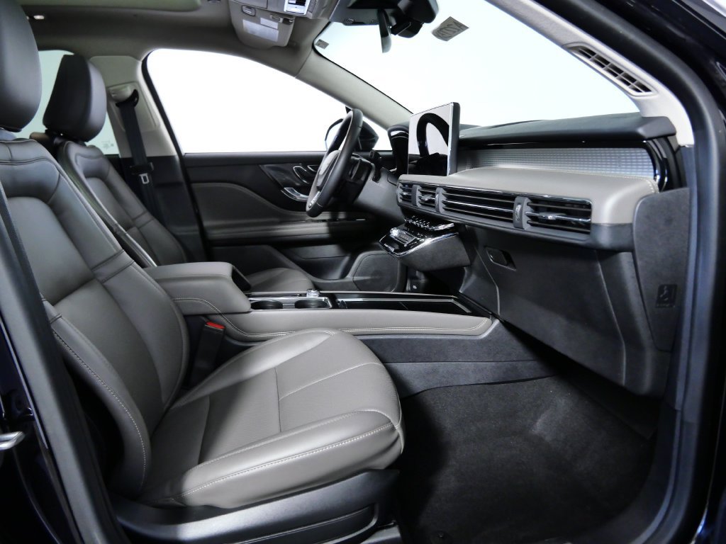 Certified 2023 Lincoln Corsair AWD w/ Equipment Group 101A image 9