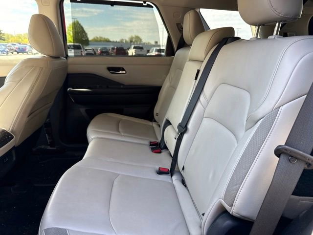 Used 2023 Nissan Pathfinder SL AWD/4WD image 6