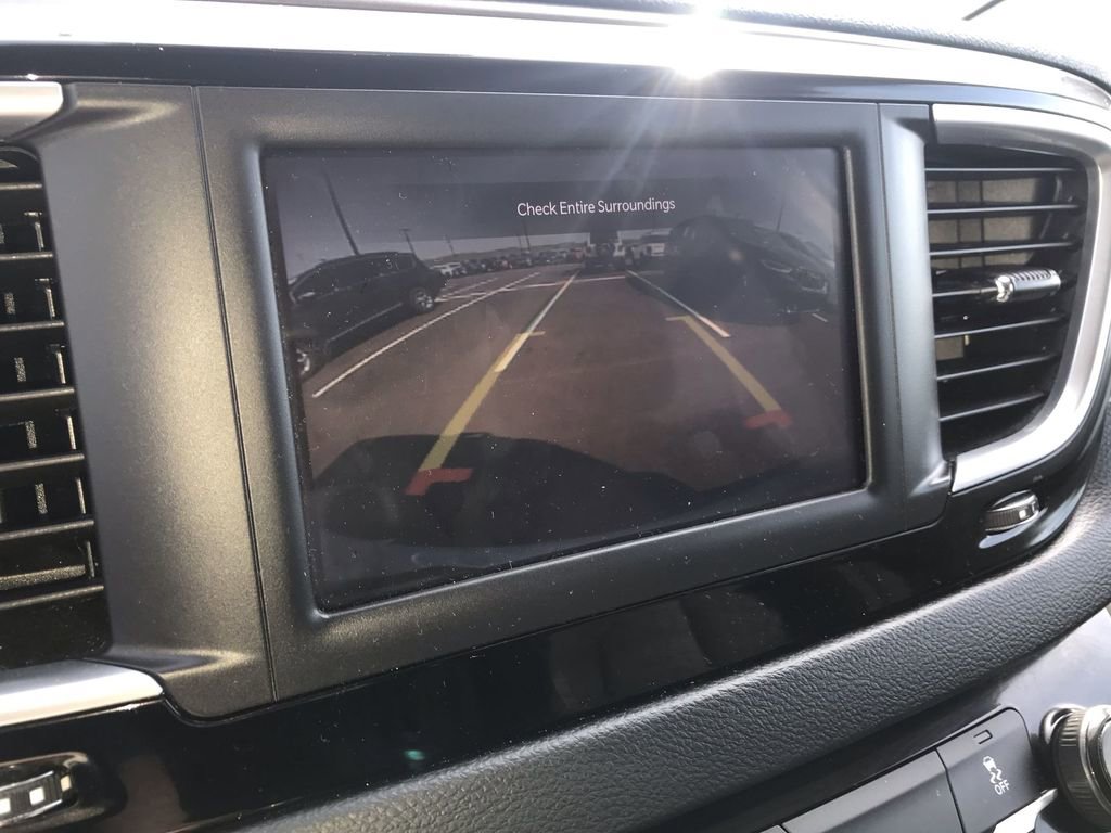 Used 2023 Chrysler Voyager LX image 17