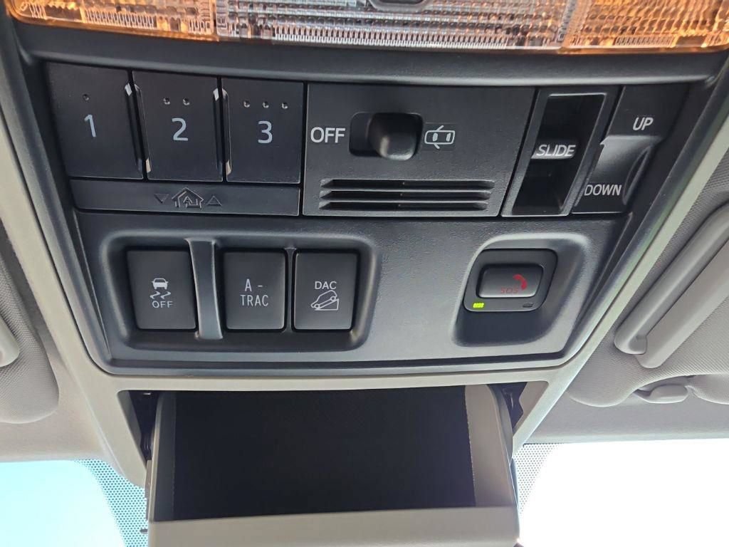 Used 2024 Toyota 4Runner Limited AWD/4WD image 34
