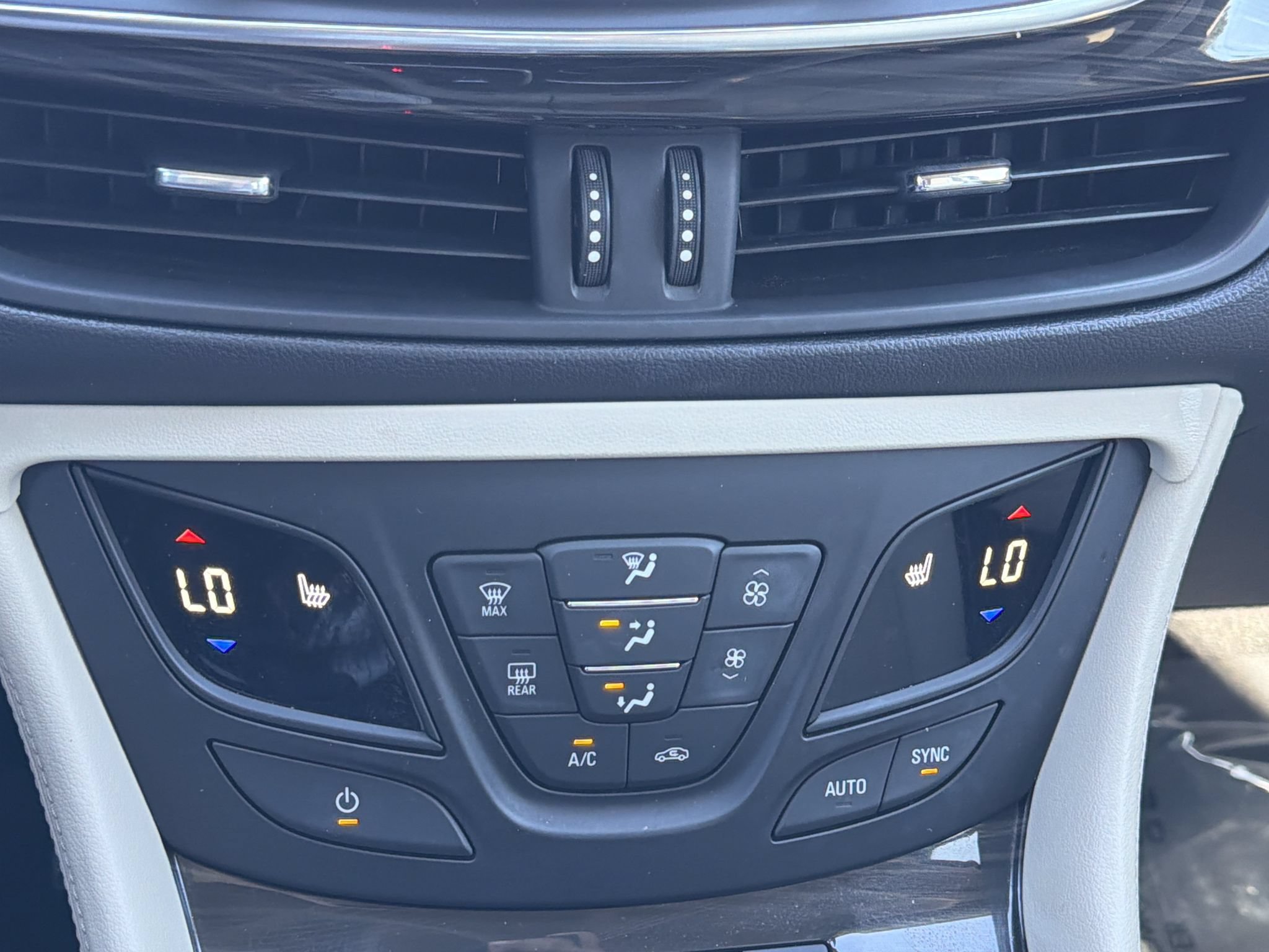 Used 2020 Buick Envision Preferred FWD image 19