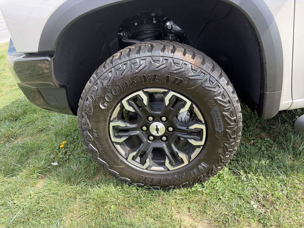 New 2026 Chevrolet Silverado 1500 ZR2 w/ LPO, Dark Essentials Package image 16