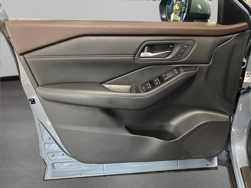 Used 2023 Nissan Rogue SL w/ SL Premium Package image 21