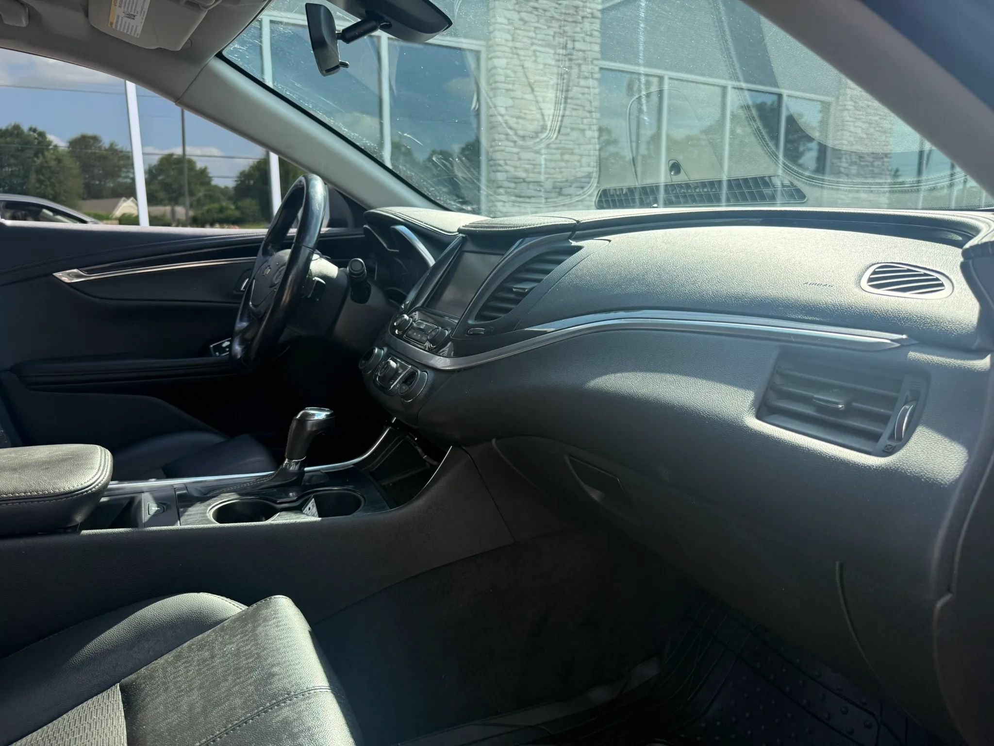 Used 2019 Chevrolet Impala LT FWD image 14