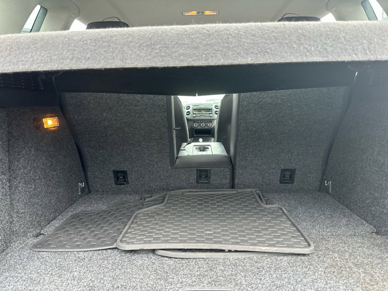 Used 2013 Volkswagen Tiguan S image 37