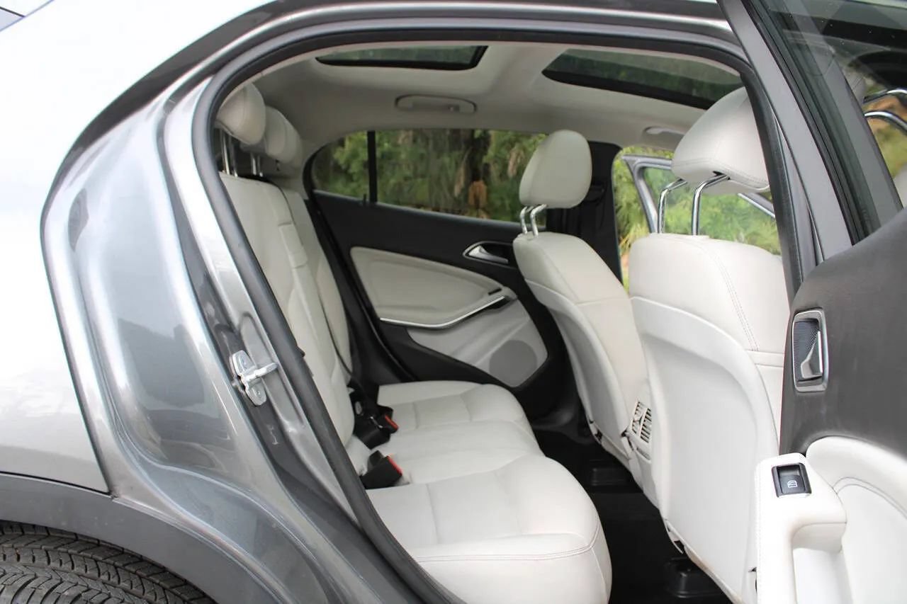 Used 2018 Mercedes-Benz GLA 250 4MATIC w/ Premium Package image 3