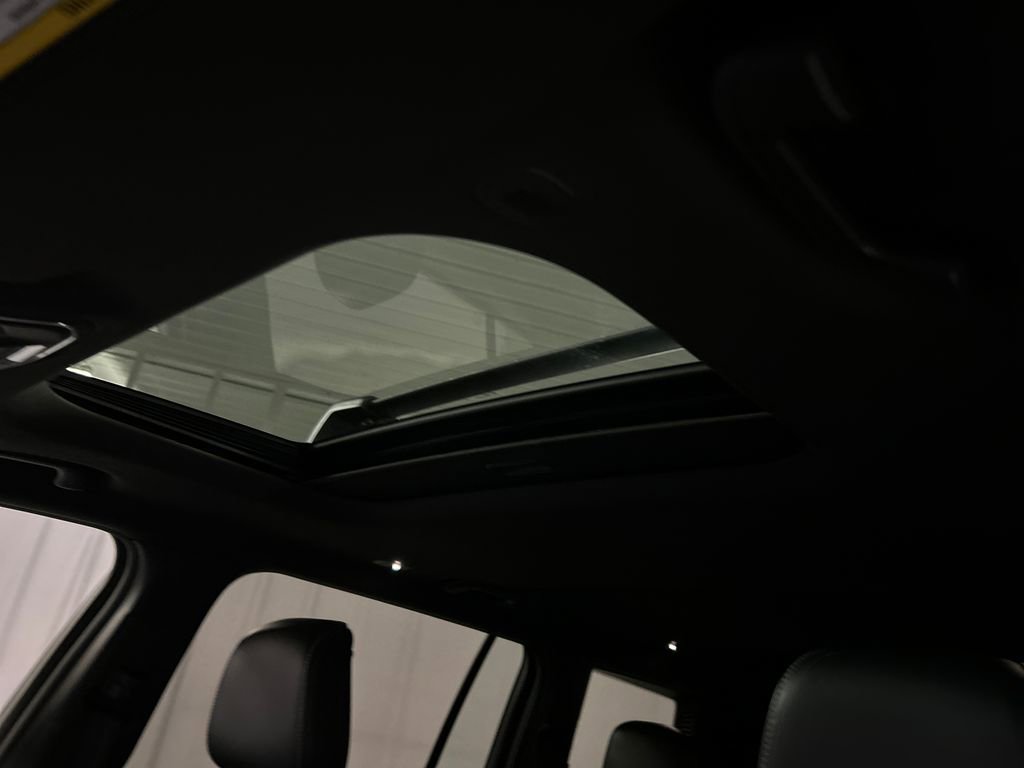 Used 2022 Jeep Grand Cherokee L Laredo image 23